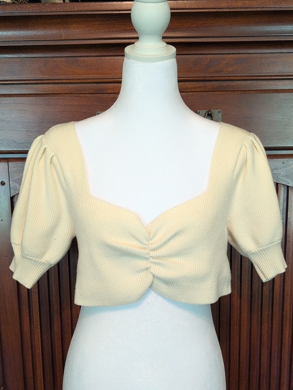 Cream Puff-Sleeve Ruched Knit Crop Top